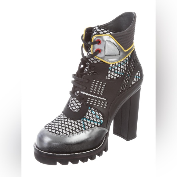 Prestine Louis Vuitton Digital Gate Leather Ankle Boots - Picture 2 of 7